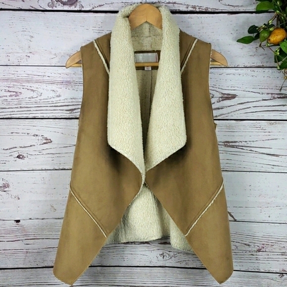 🎉HP🎉XHILARATION Faux Suede & Fur Vest Size SP - Picture 10 of 10